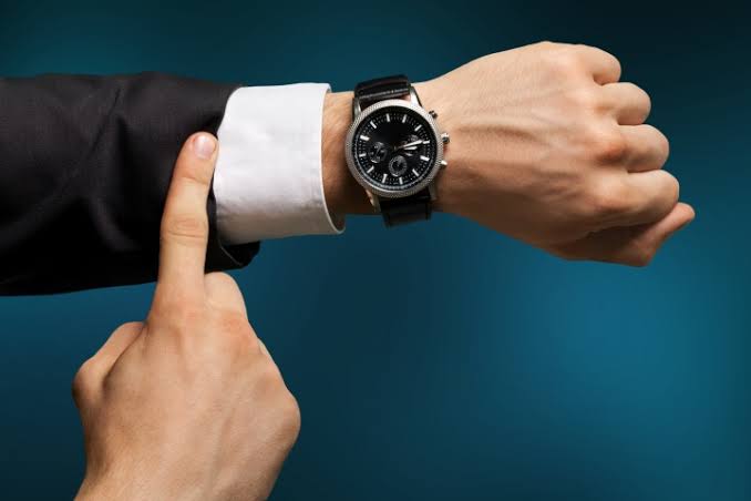 Khi Mặt Số Đồng Hồ Bắt Đầu Thay Đổi Theo Ánh Sáng