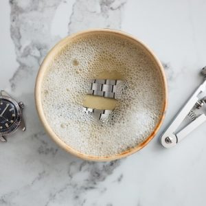 Vì Sao Đồng Hồ Cơ Cần Nhiều Loại Dầu Bôi Trơn Khác Nhau?