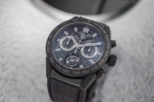 Đồng Hồ Carbon Và Cuộc Cách Mạng Vật Liệu