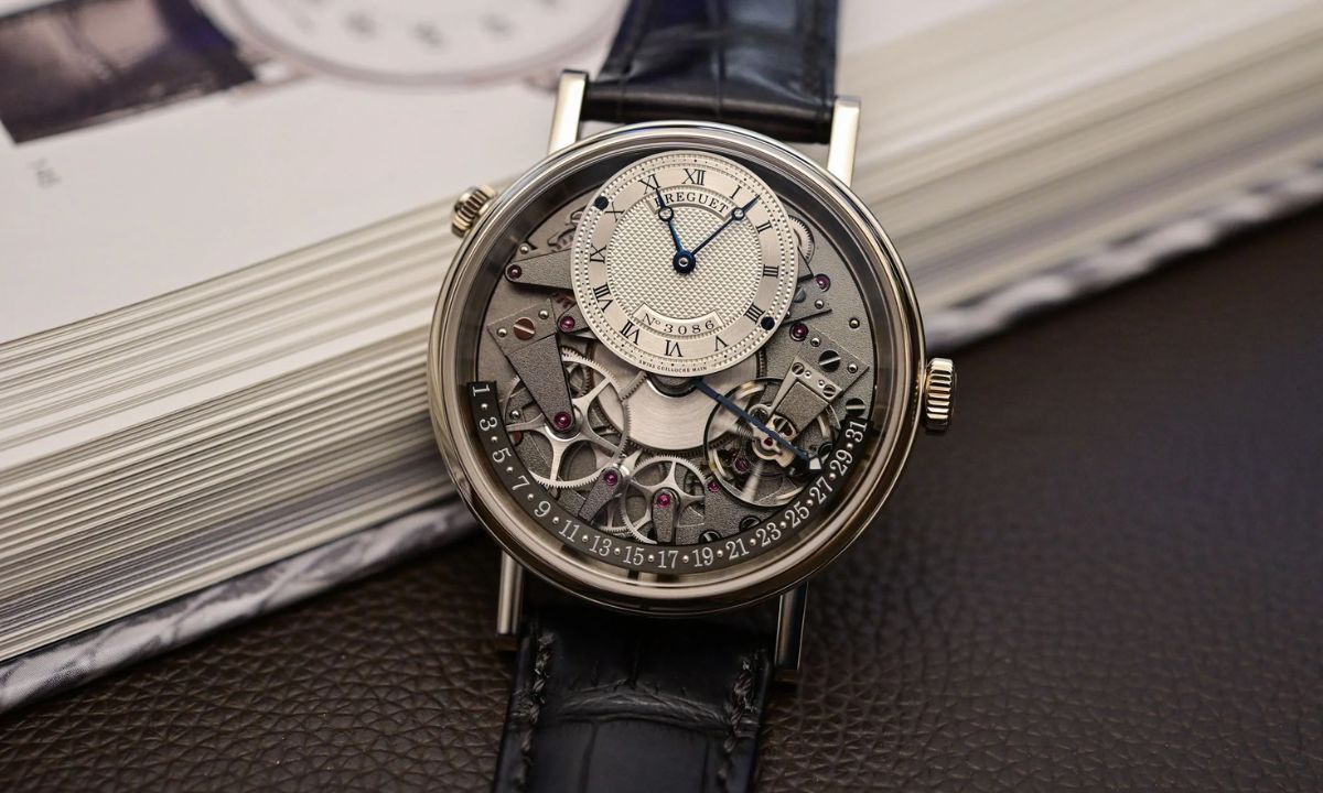Đồng Hồ Lịch Retrograde Hoạt Động Thế Nào