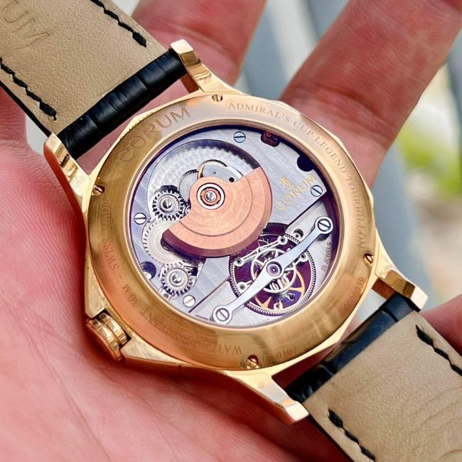 Thu Đồng Hồ Corum Tại Hai Bà Trưng